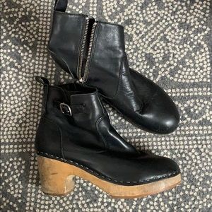 Steve Madden clog boots